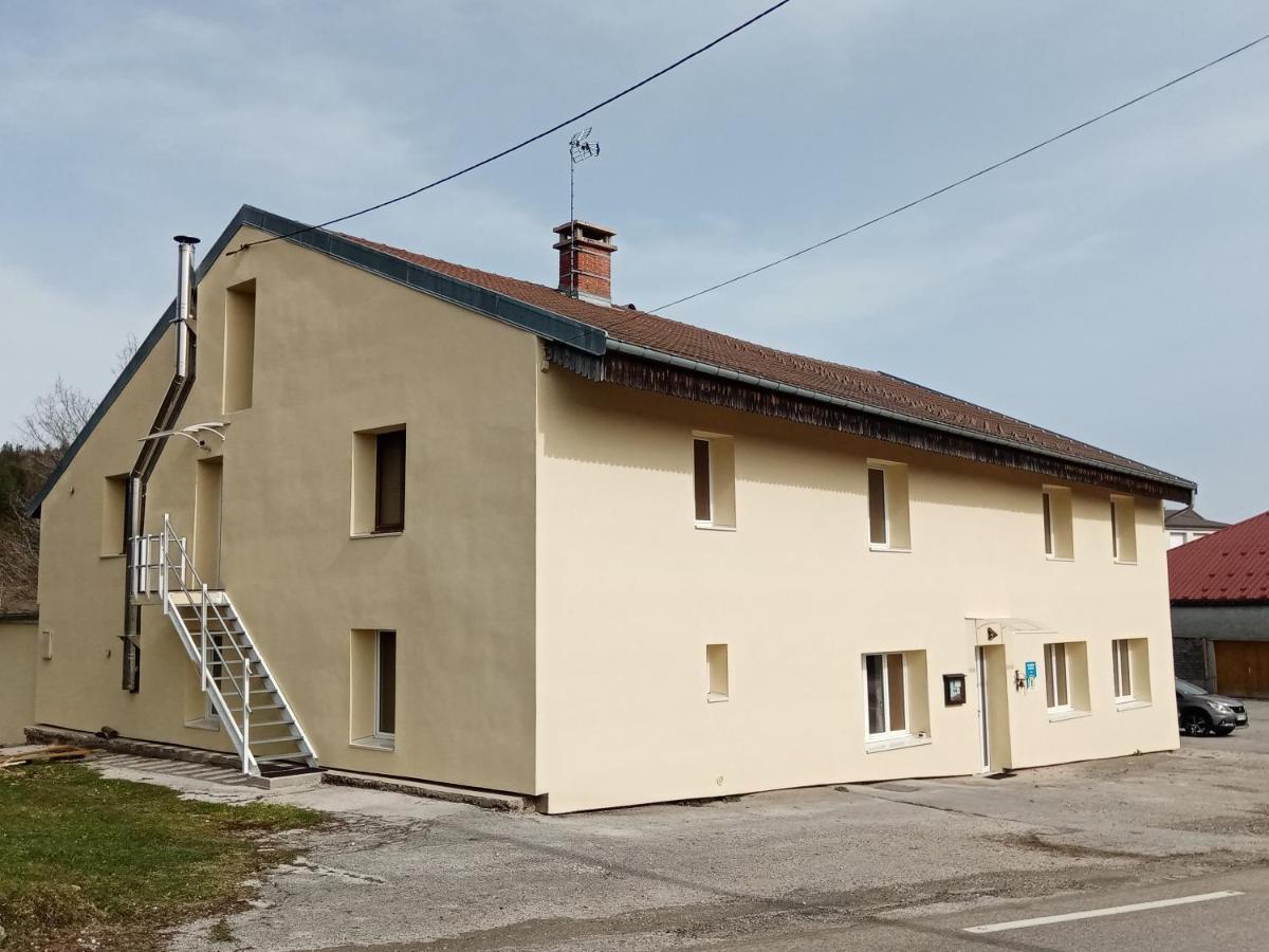 Les P'Tites Pistes Bed & Breakfast Chaux-des-Pres Exterior foto